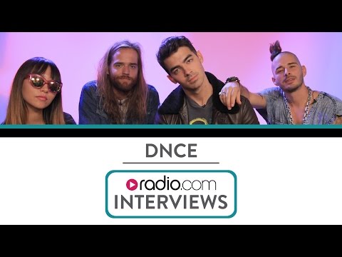 download lagu mp3 mp4 Jonas Brothers Jewish, download lagu Jonas Brothers Jewish gratis, unduh video klip Jonas Brothers Jewish