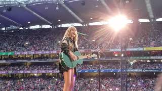 Taylor Swift - How You Get The Girl (Acoustic Performance from Reputation Stadium Tour)