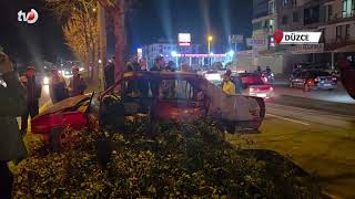 Otomobil Refüjdeki Ağaca Çarptı 1 Kişi Yaralandı