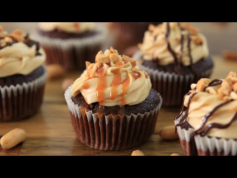 Snickers Cupcakes Recipe | Chocolate Peanut Caramel Cupcakes