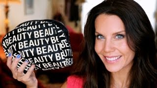 MY TRAVEL MAKEUP BAG | #What2DoWeds