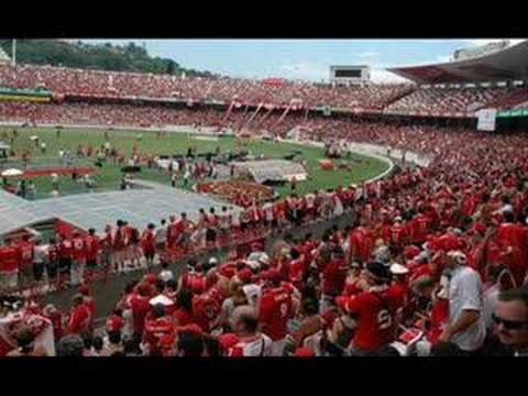 Clemer e Fernandão falam ao mar vermelho no Beira-Rio