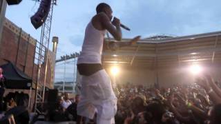 Soulja Boy performing PRETTY BOY SWAG live at DC Six Flags