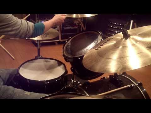 Gospel Linear Groove ( Ramon Sampson Style ) - Drum Lesson #25