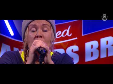 Linda P synger "Breinholt"-sangen - Live i Natholdet