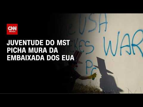Juventude do MST picha muro da Embaixada dos EUA em Brasília | LIVE CNN