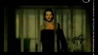 MINUTOS  Ricardo Arjona video oficial.