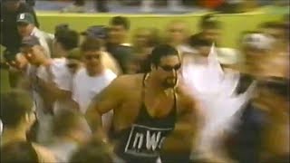 Kevin Nash attacks guy who throws a rock at his head during MTV Spring Break video