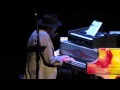 Neil Young - A Man Needs A Maid - Chicago ...