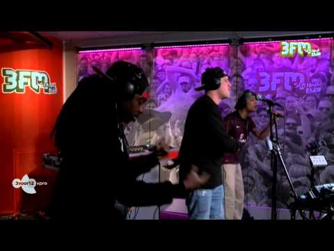 JeBroer ft Mr. Polska, Ronnie Flex en Skinto - Hoesten Als Bejaarden, live @ 3voor12 Radio