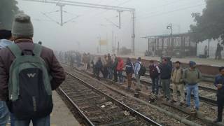 preview picture of video 'Trains in Fog | 12037/New Delhi-Ludhiana Shatabdi Express and 54036/Jakhal-Delhi Passenger'