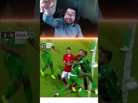 هجم اللاعب عالحكم ليضربوا !