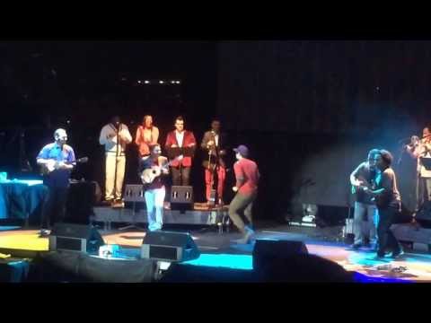 C4 trío y el pollo Brito con Servando Primera