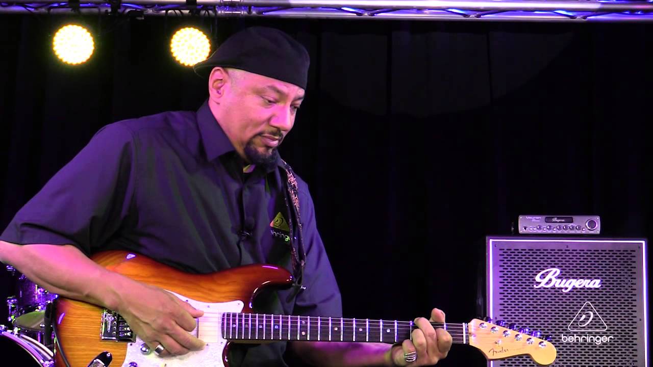 Behringer VD400 Vintage Delay Pedal