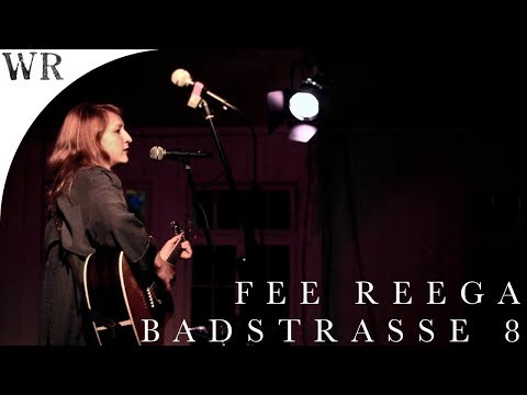 Fee Reega - 'Warum Kommst Du Mich Nicht Besuchen?' live at Badstrasse 8, Fürth.