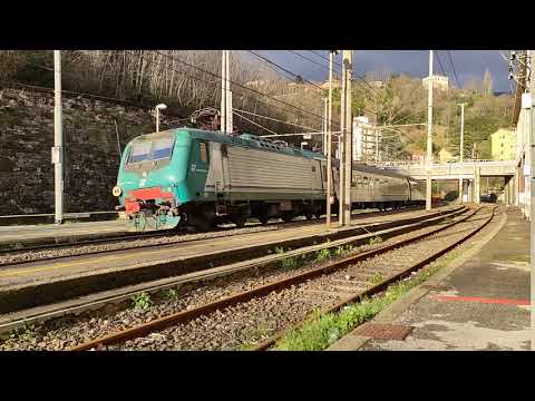 L'intenso traffico ferroviario sulla Succursale dei Giovi, treni in transito a Mignanego - p. [1/2]