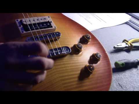 Raskasta Joulua -kulisseissa: Erkka Korhosen "KITARALANDIA"