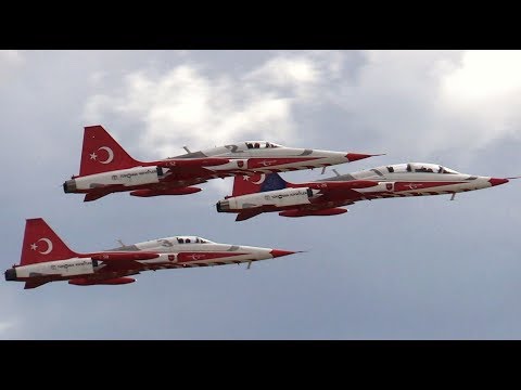 Пилотажная группа "Турецкие звезды" на самолетах F5  в Кубинке - 2017