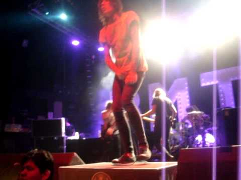 oli sykes talks about the girl he "pissed" on -NO NEED FOR INTRODUCTIONS-