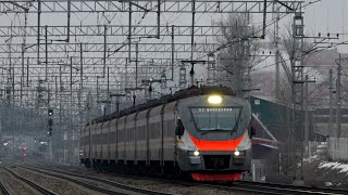 Электропоезд ЭП2Д-0047 следует по перегону Щербинка - Бутово МскЖД, январь 2025.