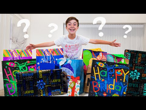 ABRINDO OS PRESENTES DE ANIVERSÁRIO DO MARCOS - Família Brancoala