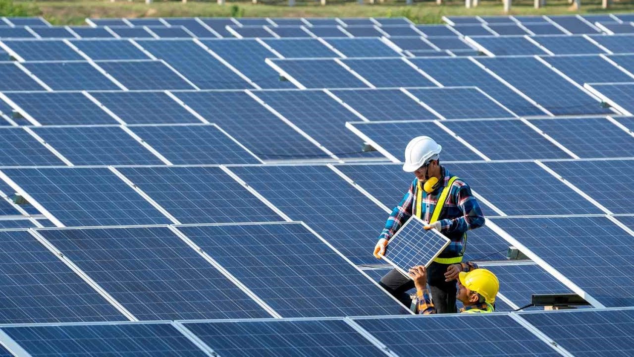 Harnessing the Power of the Sun - The Future of Solar Energy (10 Minutes)