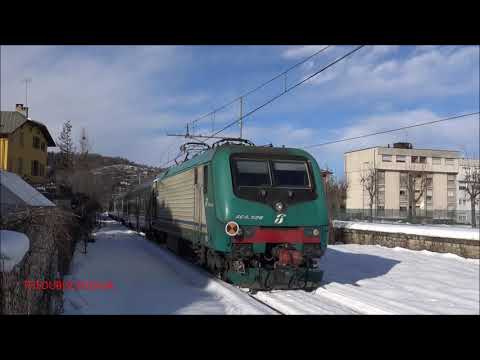 TRENO REGIONALE IN ARRIVO NELLA STAZIONE DI ROCCAVIONE. (CN) SAB. 23 - 1 - 2021.