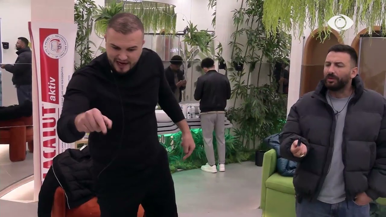 “Kaq i pafytyrë je”/ Shkëlzeni debaton me VSerlon: Ke thënë kam dikë jashtë dhe kam frikë…