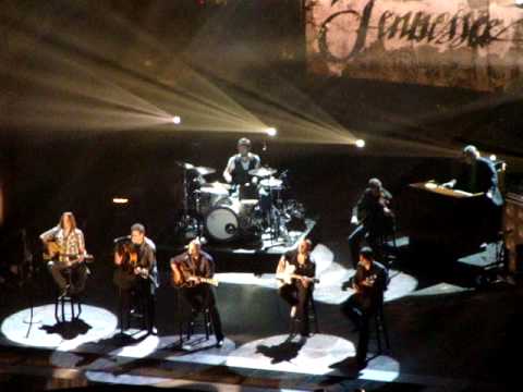 43rd CMA Music Awards : Daughtry and Vince Gill