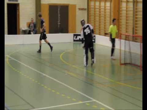 Henke räddar straff mot Eken!