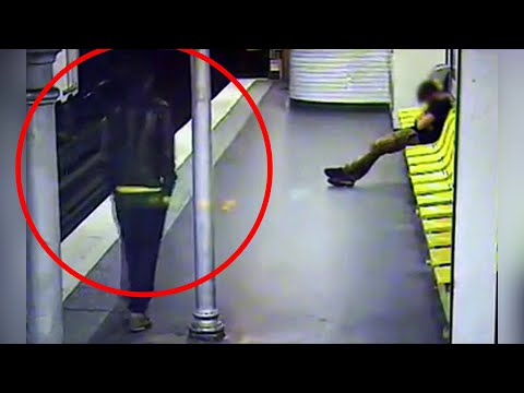 Просматривая камеру в метро сотрудники были в шоке от УВИДЕННОГО. Такого они точно раньше не ВИДЕЛИ