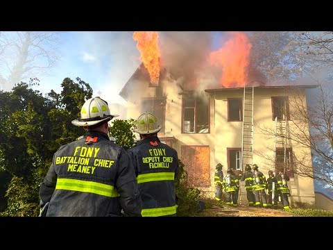 🔥 FIRE VACANT 🔥 FDNY Bronx 2nd Alarm Box 3939 Vacant House Fire Well Involved in Fire 