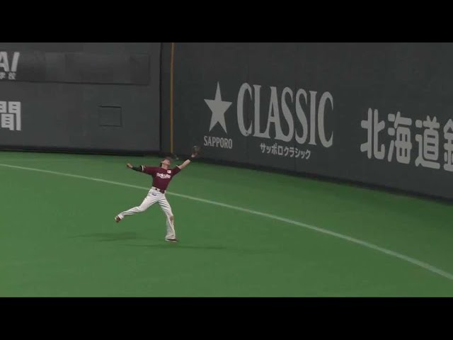 【7回裏】イーグルス・西川遥輝が後方に飛んだフライを見事にキャッチ!! 2022年4月10日 北海道日本ハムファイターズ 対 東北楽天ゴールデンイーグルス