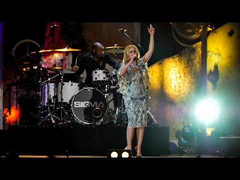 Paloma Faith - Only Love Can Hurt Like This / Changing (feat. Sigma) at BBC Music Awards 2014