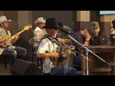 Los Nuevos Relampagos   La ChaCha Y La Chica De  Los Ojos Triste( en vivo)