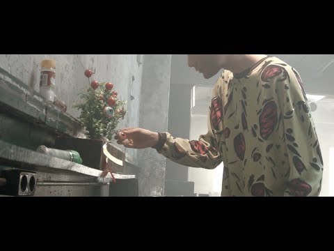 KRIZIA ROBUSTELLA: ONLINE