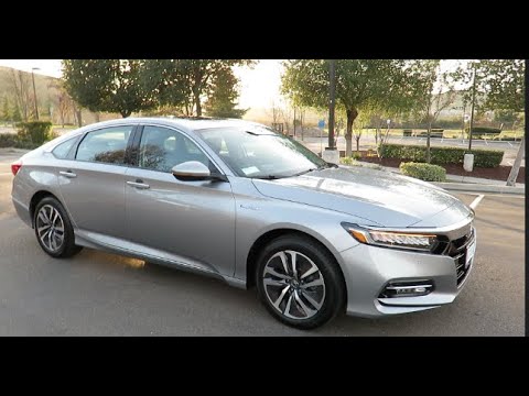 Picking between 2019 Honda Accord Hybrid vs 2019 Toyota Camry Hybrid XLE Video