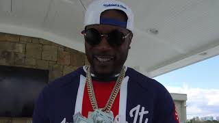 Tangeray Major Signs Himself to Major Paper