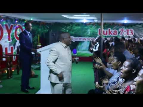 Bishop Mwinamila, maombezi Mbeya block T