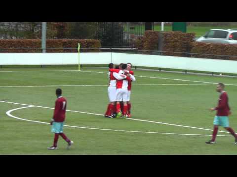 15 nov 2015 UVV 1 - Zwaluwen Utrecht 11 com 4-0 Doelpunt Luciano (2-0)