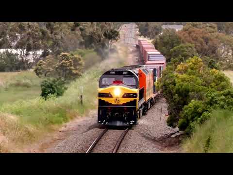 EMDs C501 & CLF2 climb out of Inverleigh on SCT's 7922 + slow motion!