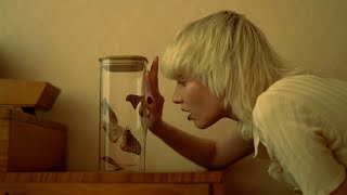Musik-Video-Miniaturansicht zu Świat jest piękny Songtext von Kacper HTA feat. KęKę