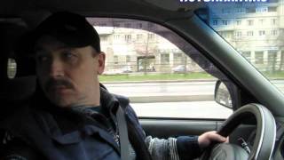 Действия с педалями во время остановки машины