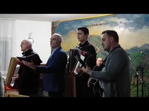 Scoalăte popor şi luptă   cântă grupul de fraţi din Cerneşti în biserica din Şurdeşti