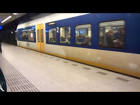 NS Sprinter (SLT) vertrekt uit Station Schiphol Airport