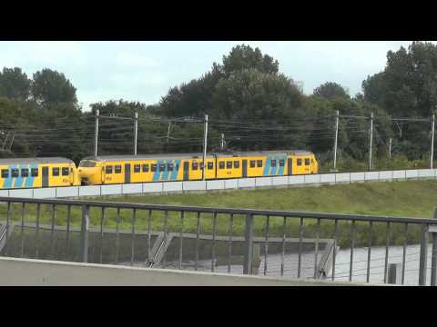 452-)(-947, Plan V, Mat '64, since 1966 towards Dordrecht passes rail yard Kijfhoek, 12 SEP 2013
