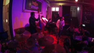 Deep Orange, Club de Jazz de Santiago  Footsprints