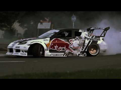 Mad Mike Whiddet mega roundabout drift