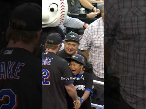 If Chris Hemsworth surprised me, I would have the same reaction tbh #extraction2 #netflix