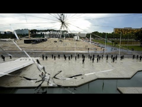 Brésil : lieux de pouvoir sous contrôle, ouverture d'une enquête